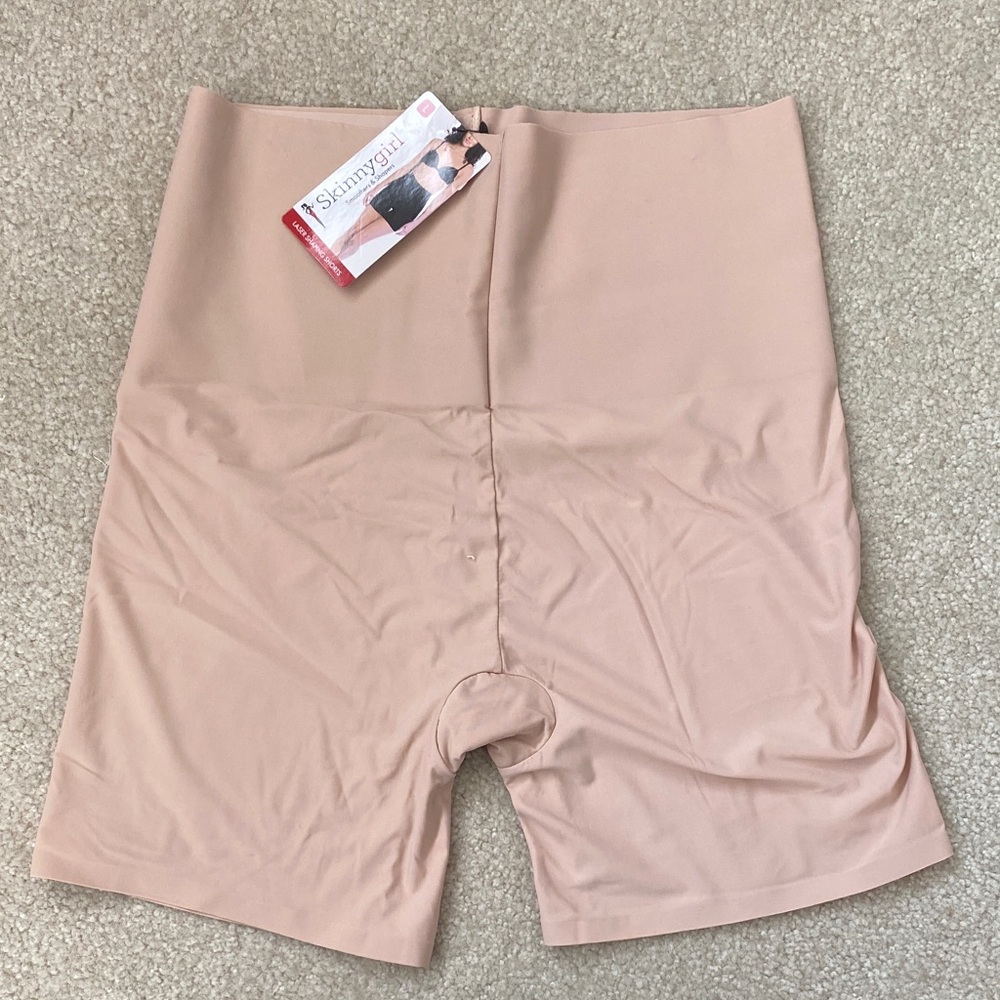 Skinnygirl Nude laser shaping Shorts. Size large. NWT